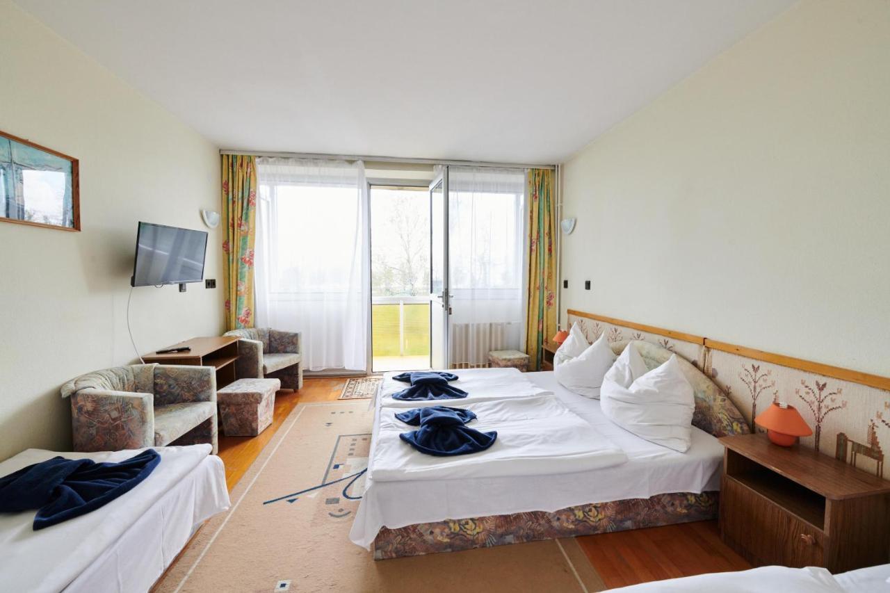 Hotel Lido Retro Balaton Vonyarcvashegy Esterno foto