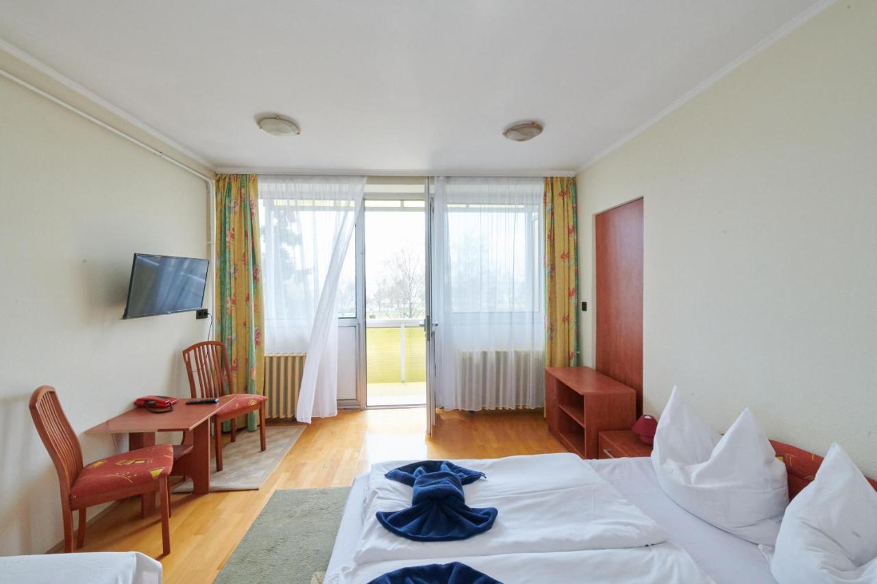 Hotel Lido Retro Balaton Vonyarcvashegy Esterno foto